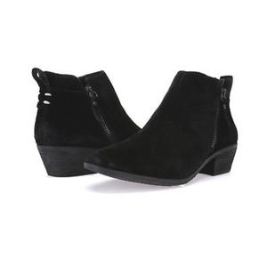 Vince Camuto tricera black suede booties
